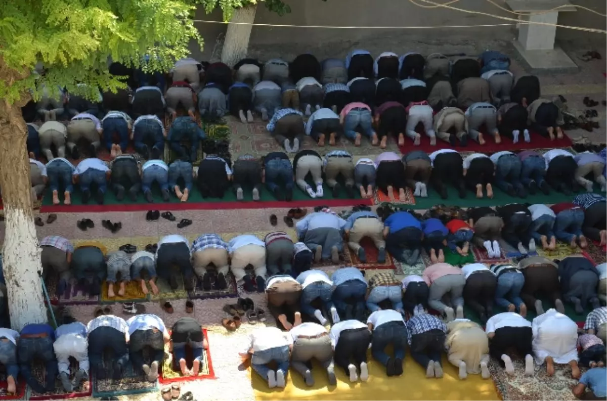 Viranşehir'de Cami Yetersizliği