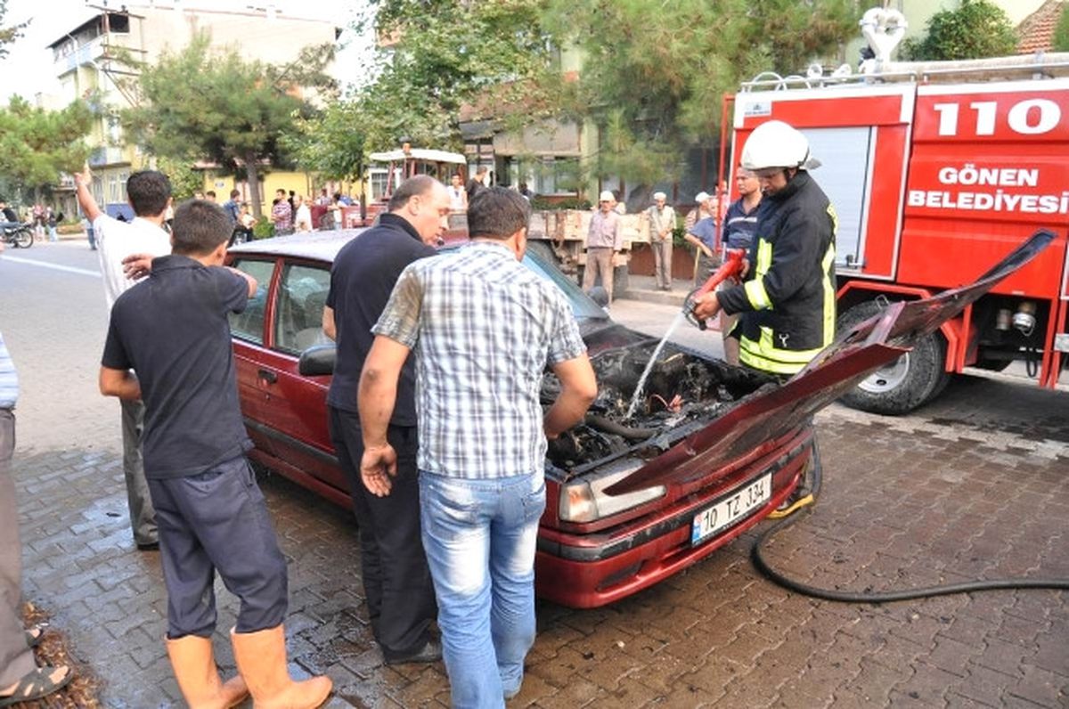 Yanan Lpg\'li Araç Mahalle Sakinlerini Korkuttu