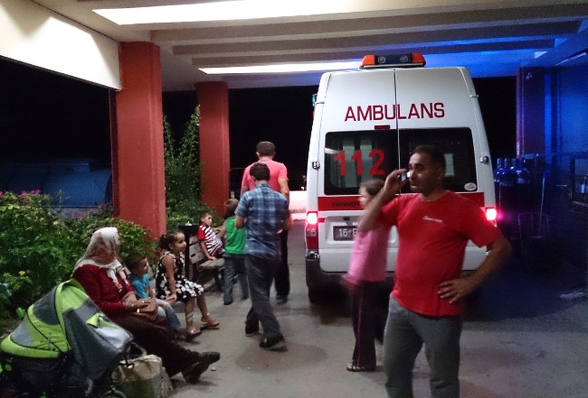 24 Kişi Yedikleri Tavuktan Zehirlendi
