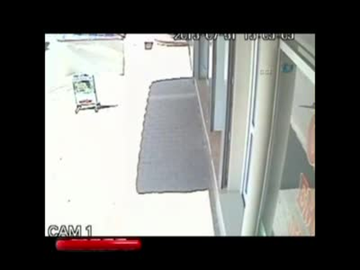 Adana\'daki Terazi Ağırlığıyla Hırsızlık Güvenlik Kamerasında