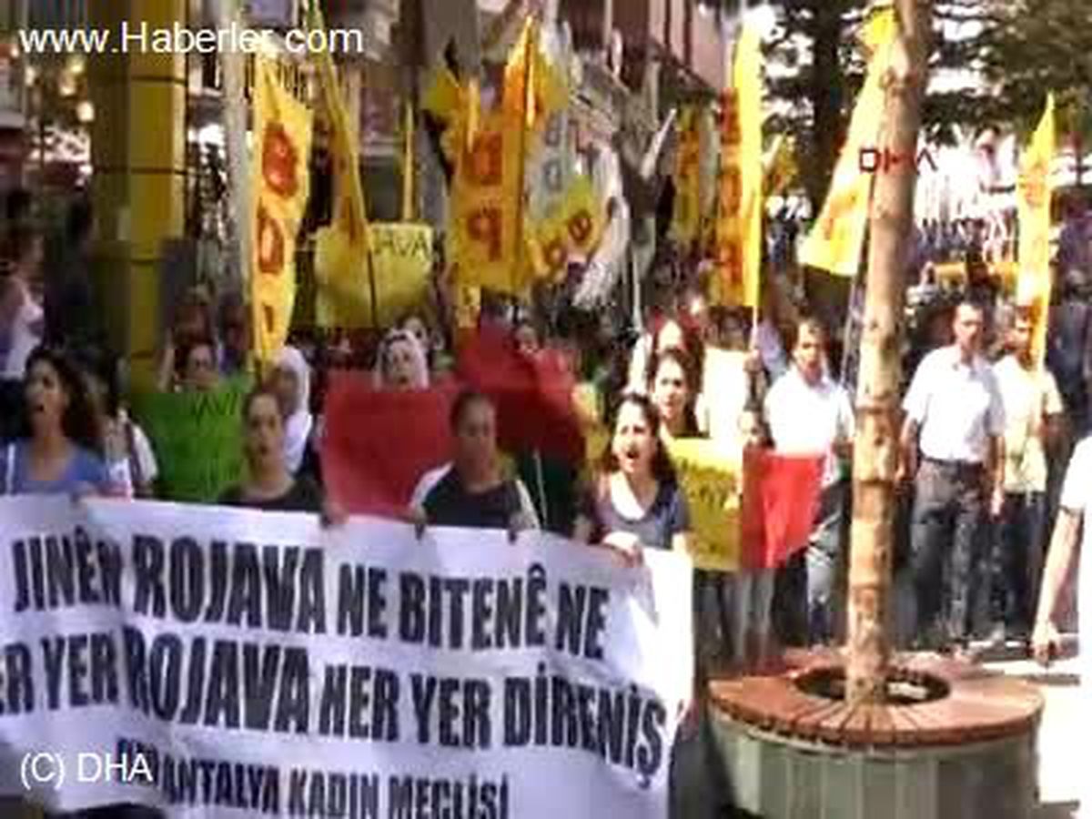 Antalya BDP\'li Kadınlar Suriye\'deki Kürtler İçin Yürüdü