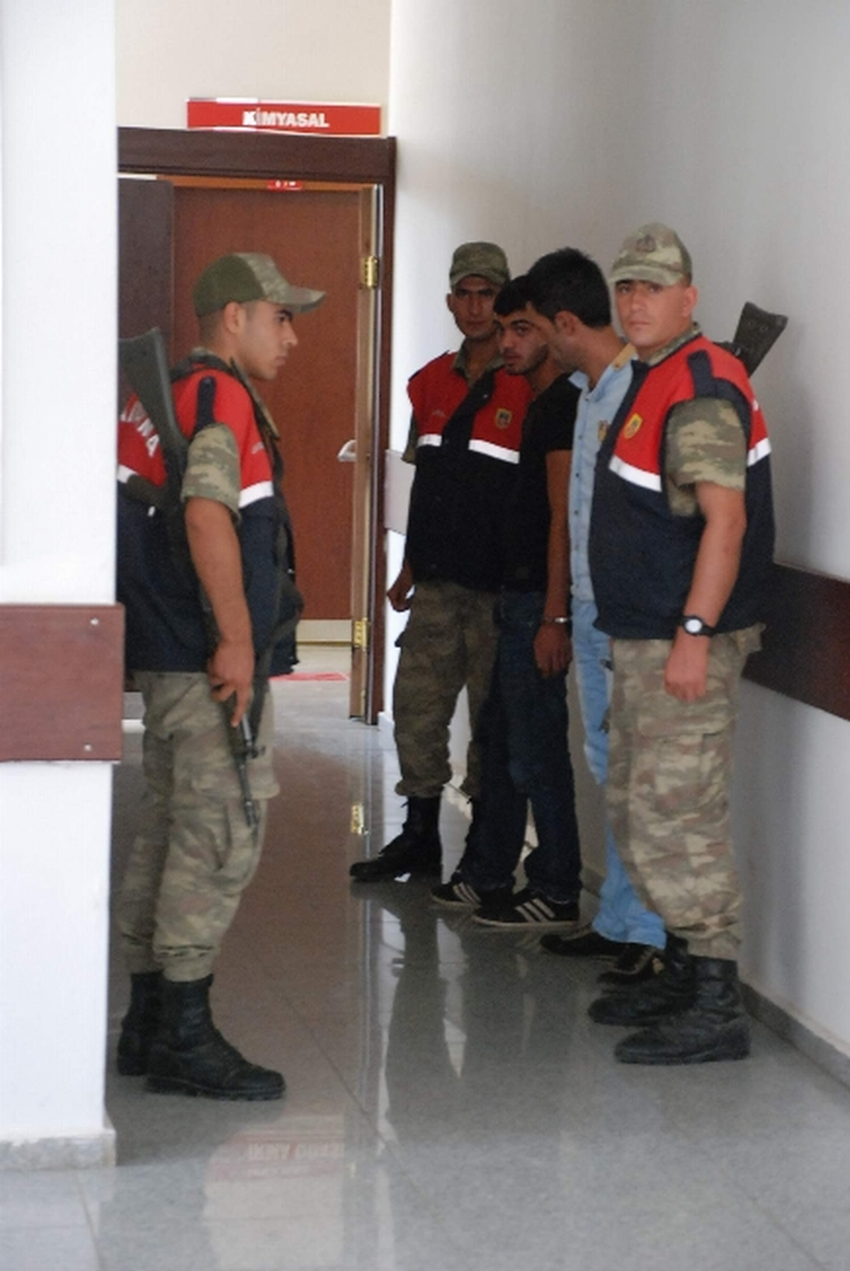 Aranan İki Şahıs Yakalandı