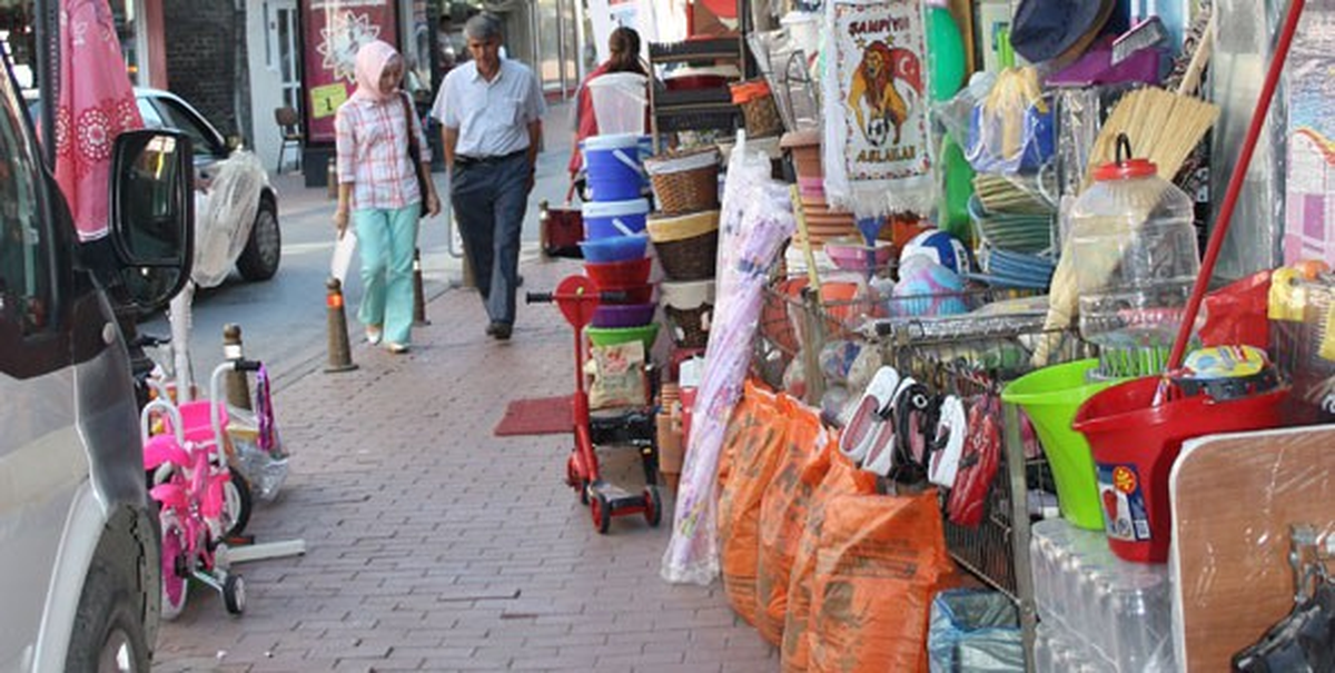 Bartın\'da Kaldırım İşgaline Vatandaş Tepkisi