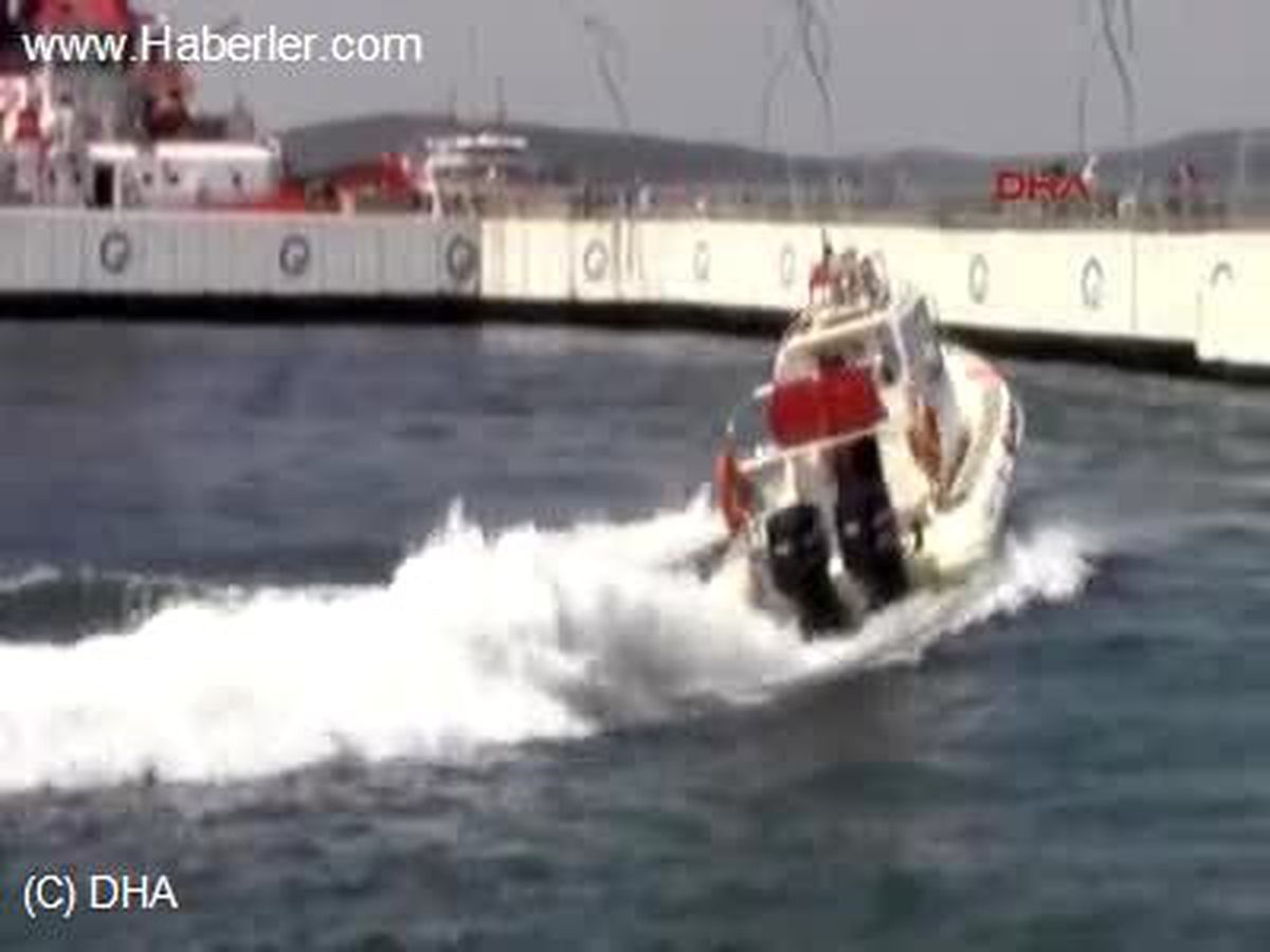 Boğazda Tekne Battı, Üç Kişi Son Anda Kurtarıldı