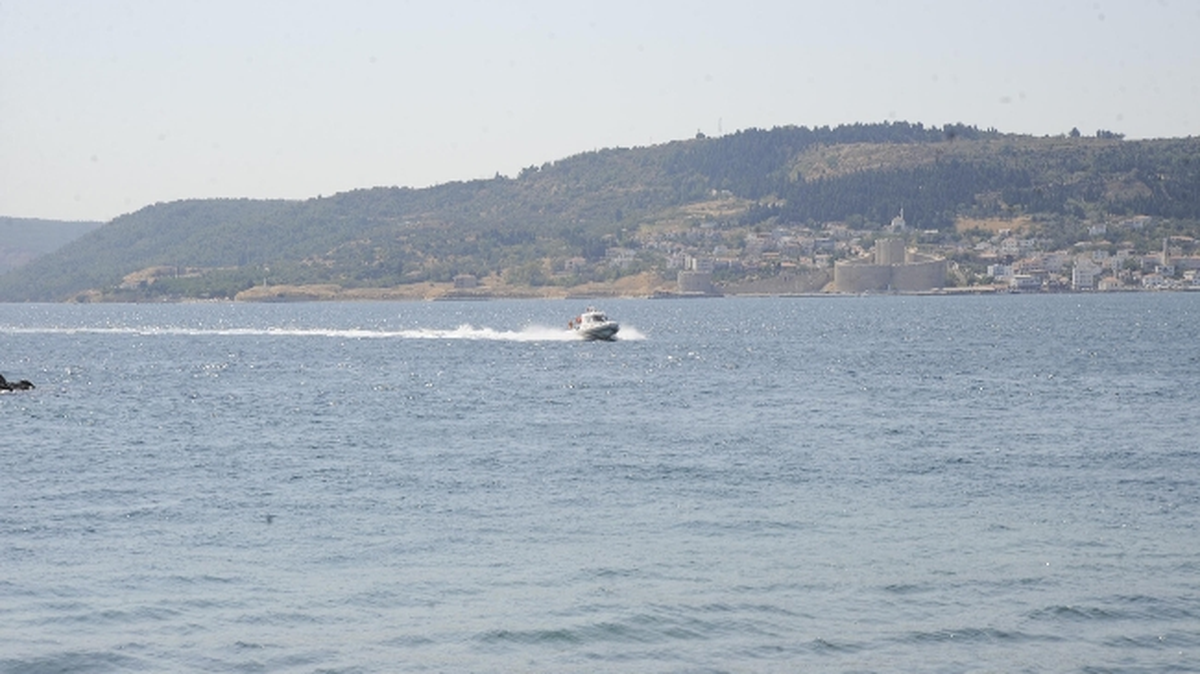 Çanakkale Boğazı\'nda Balıkçı Teknesi Battı