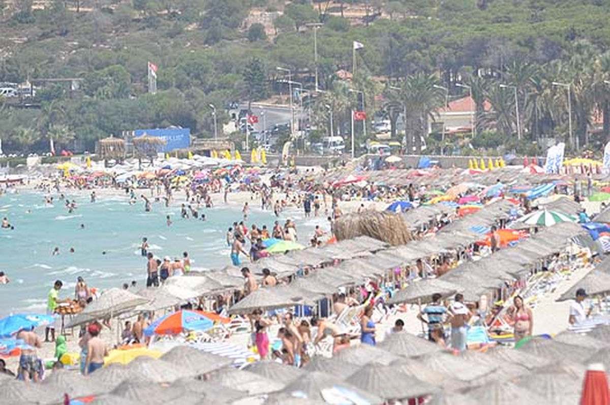 Çeşme Plajları Dolup Taşıyor