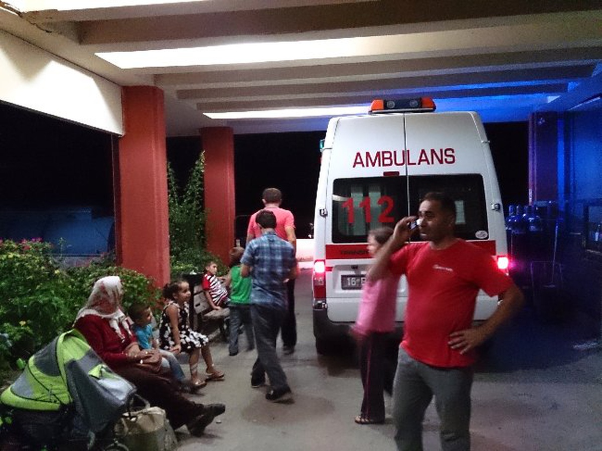 Düğünde Yedikleri Tavuktan Zehirlenen 24 Kişi Hastanelik Oldu