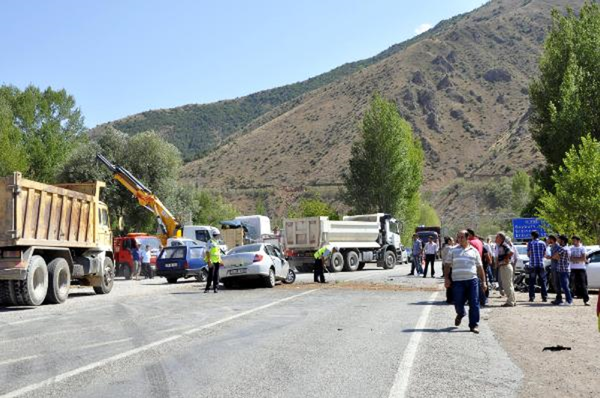 Gümüşhane\'de Trafik Kazası: 1 Ölü, 4 Yaralı
