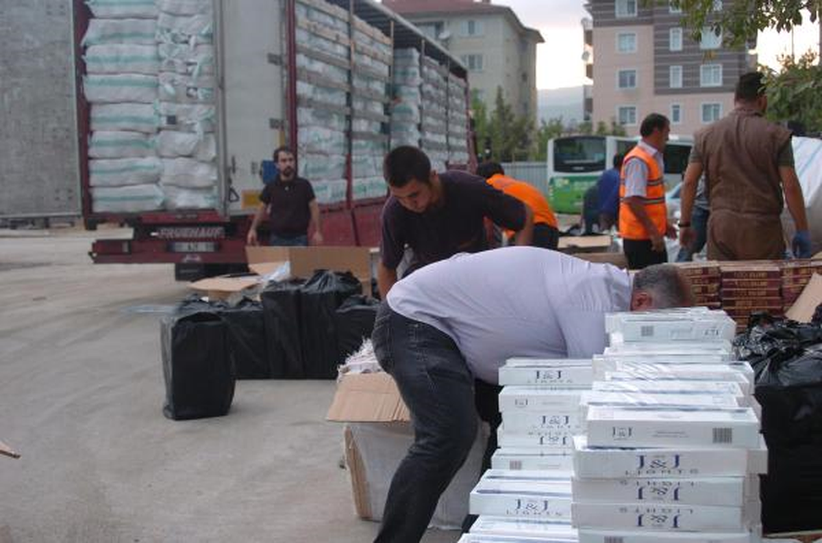 İp Yüklü Tır\'dan 62 Bin Paket Kaçak Sigara Çıktı
