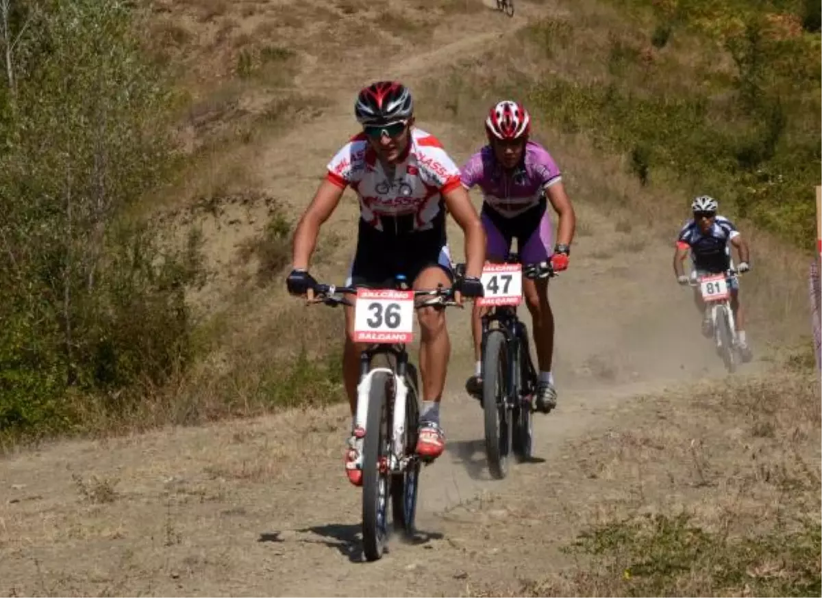 Kanyonda Bisikletleriyle Yarıştılar