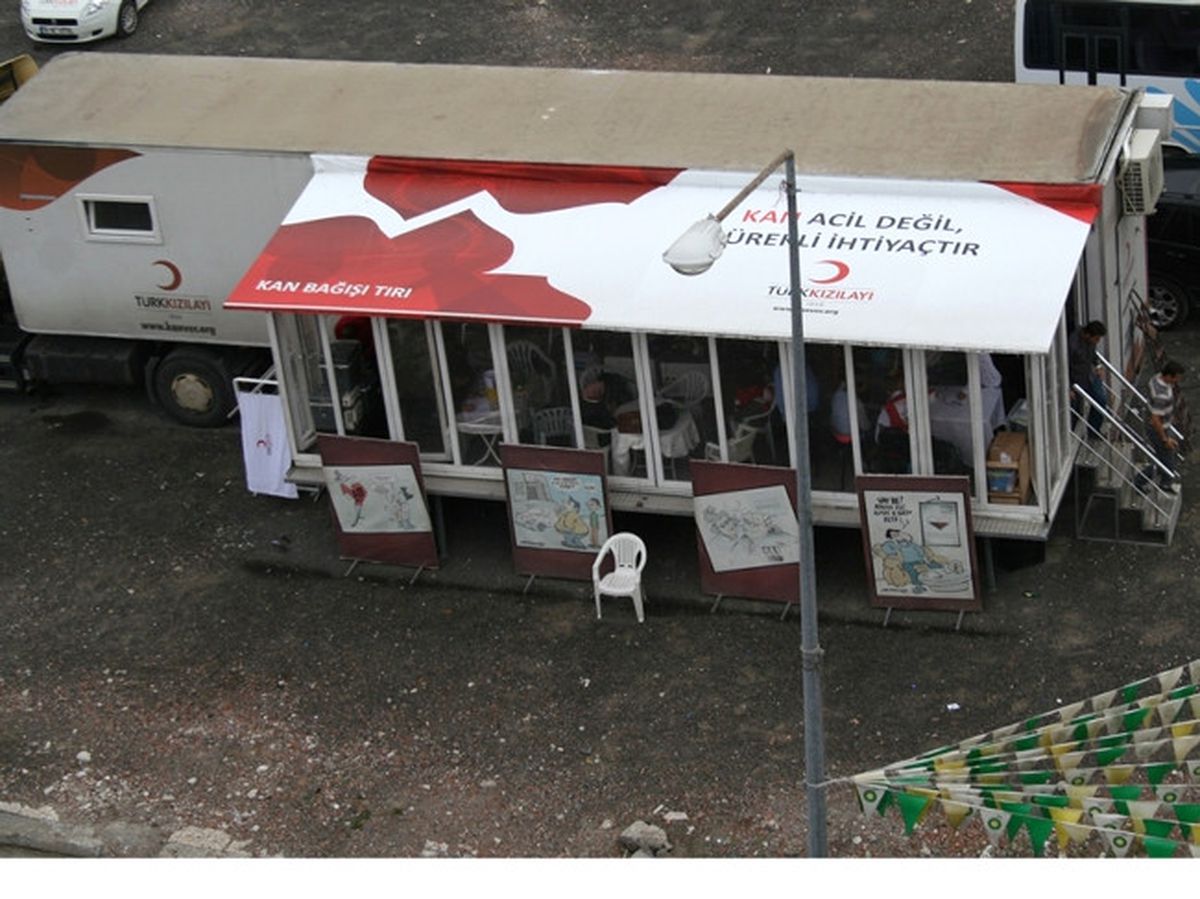Kars\'ta Kızılay Tır\'na Yoğun İlgi