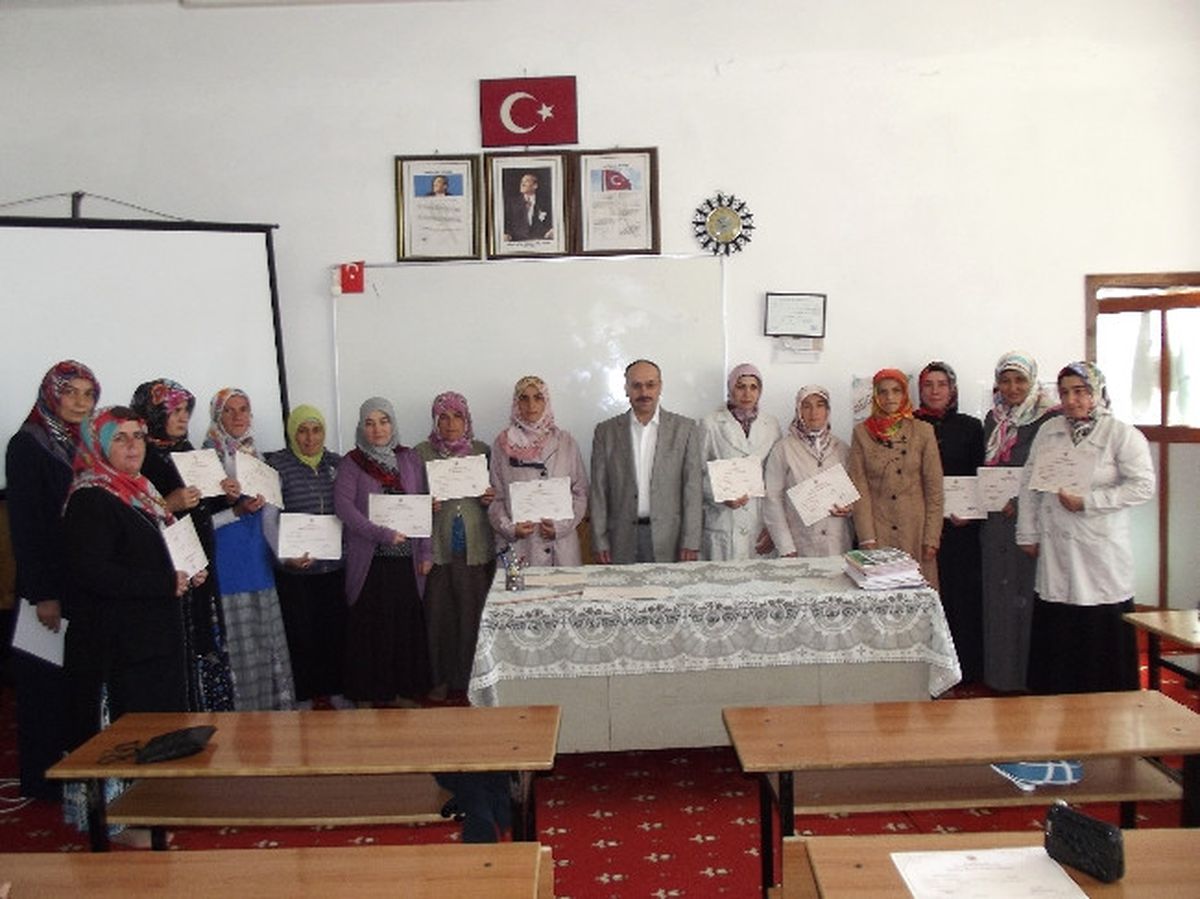Küre\'de Yaz Kur\'an Kursları Yarışmasında Dereceye Giren Öğrenciler Ödüllendirildi