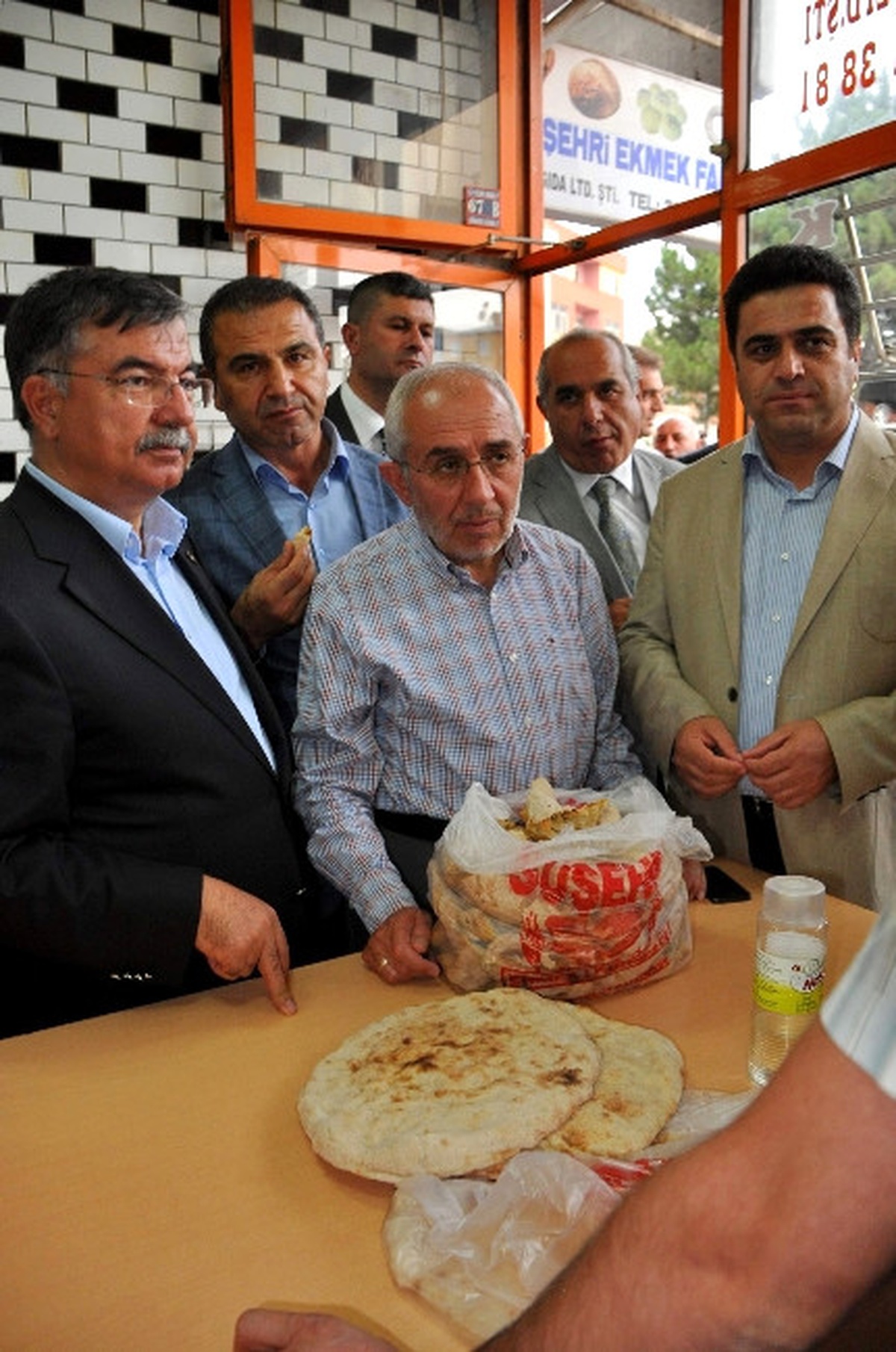 Milli Savunma Bakanı İsmet Yılmaz\'ın Sivas Temasları