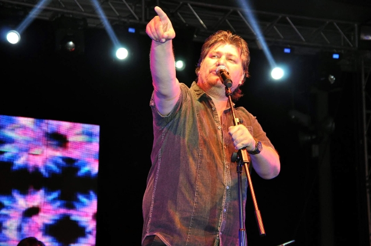 Ahmet Şafak'tan Meslektaşlarına Şarkılı Gönderme