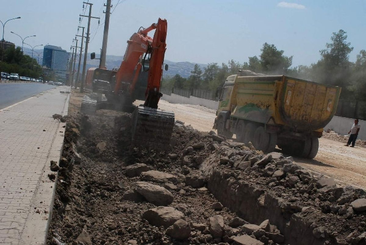Yol Genişletme Çalışmaları Sürüyor