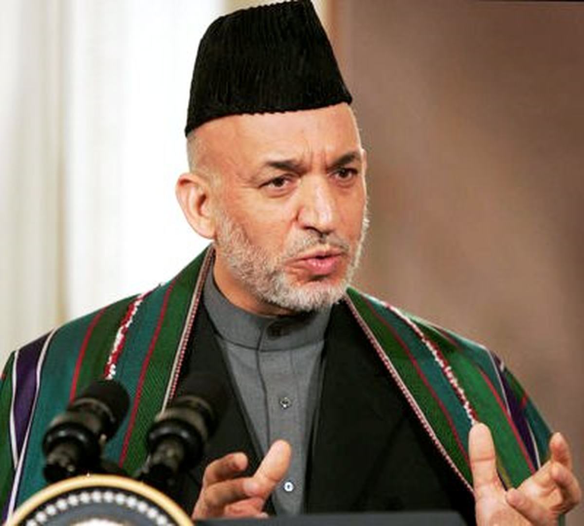 Afganistan Devlet Başkanı Karzai Pakistan\'da