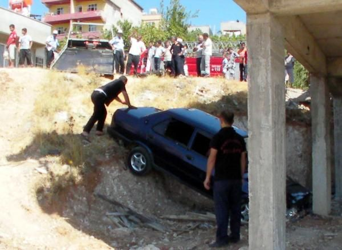 Afşin\'de Otomobil Devrildi: 1 Ölü, 2 Yaralı