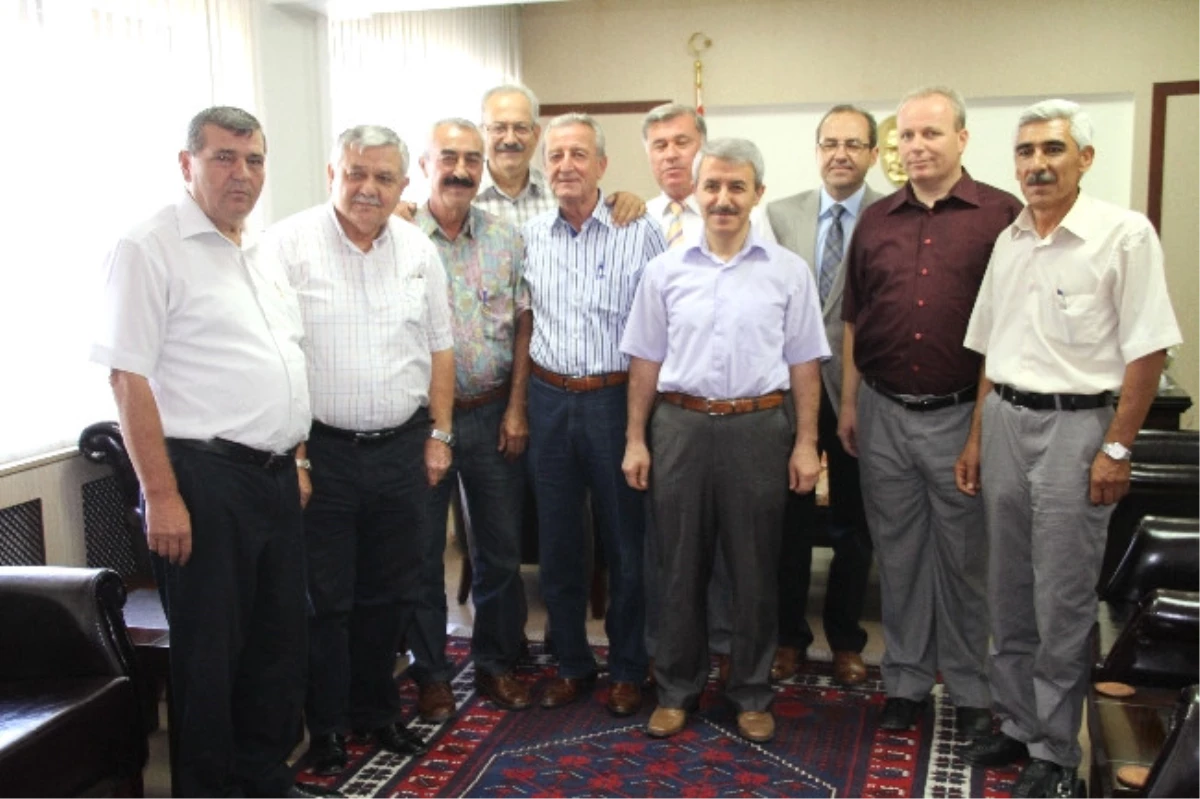 Akhisar Belde Belediye Başkanlarından Kaymakam Peker\'e Ziyaret