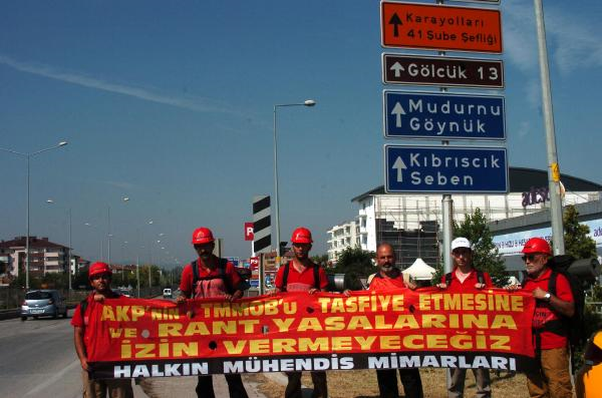 Ankara\'ya Yürüyen Mimar ve Mühendisler Bolu\'ya Ulaştı