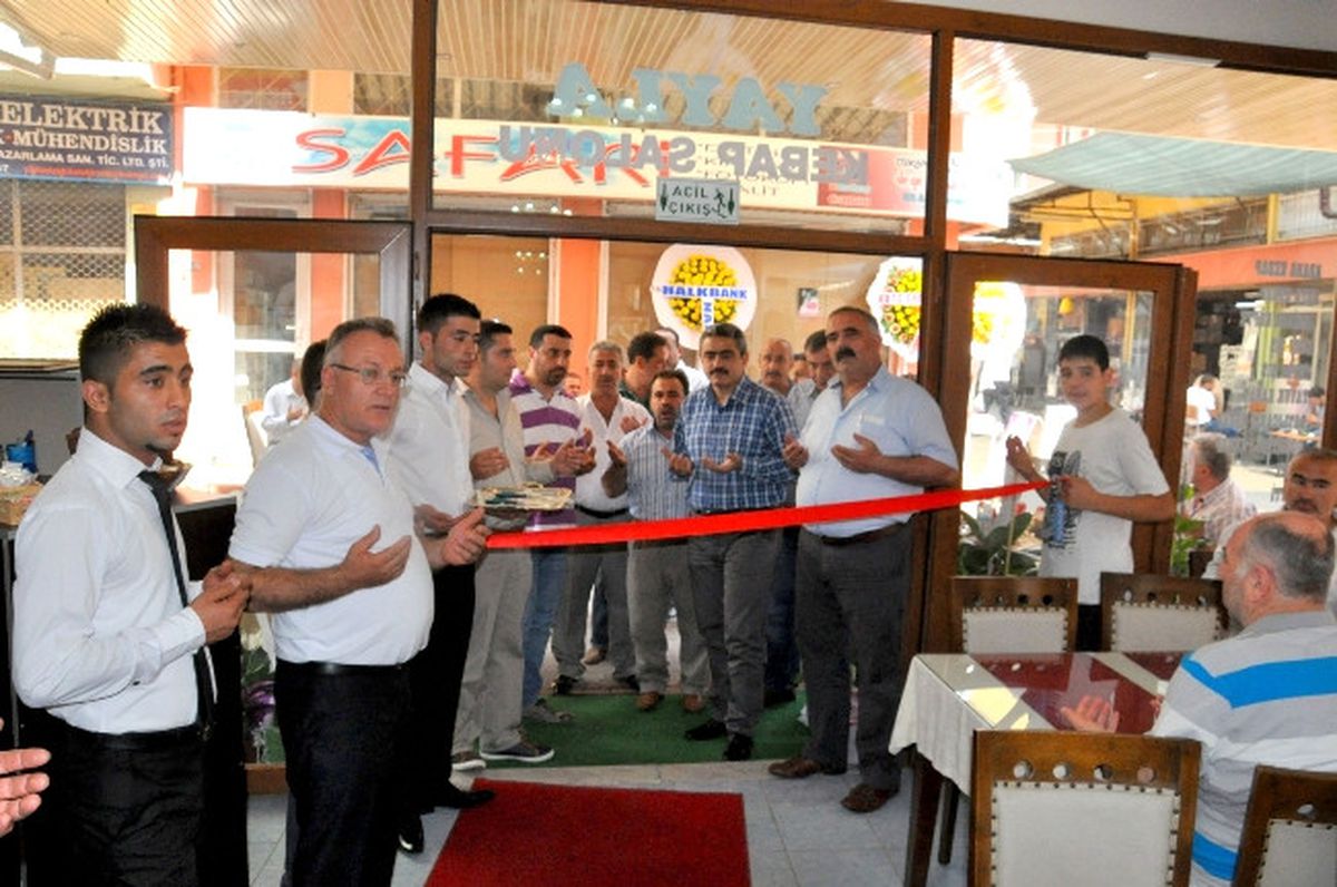 Başkan Alıcık, Yeni İş Yerinin Açılış Kurdelesini Kesti