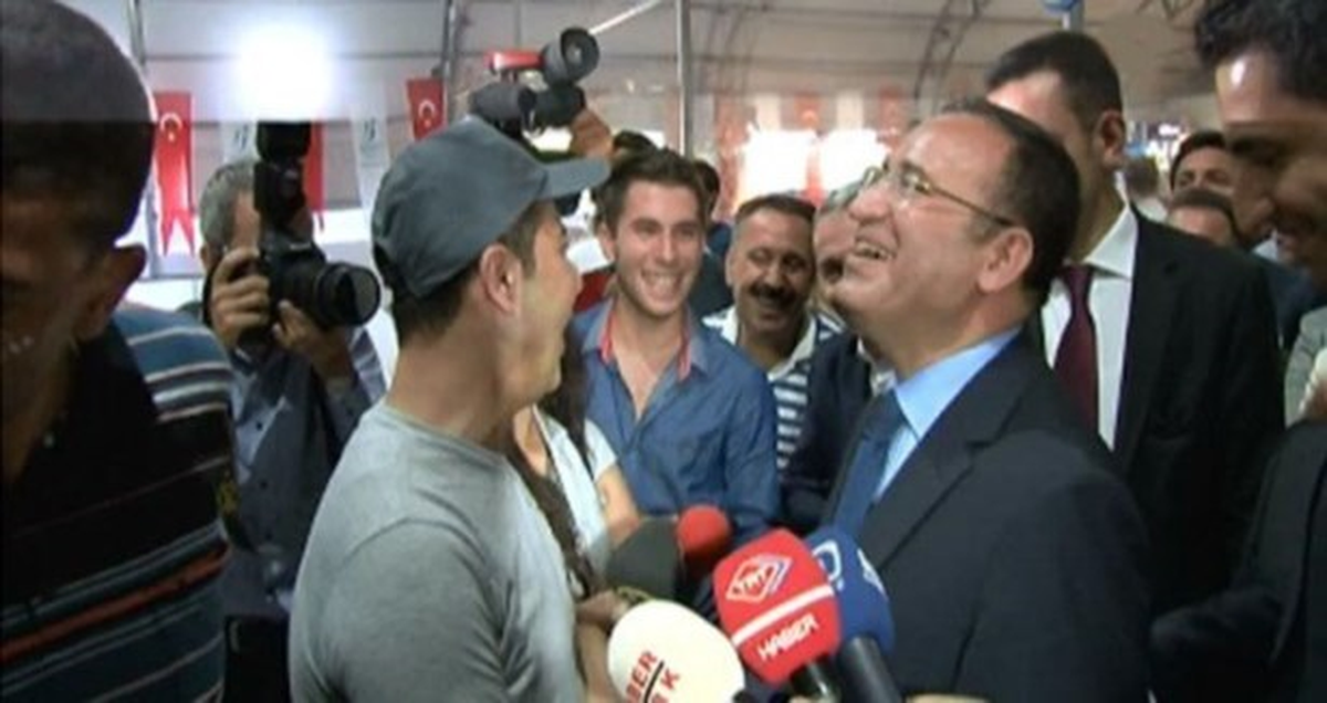 Bozdağ\'a Kahkaha Attıran Diyalog