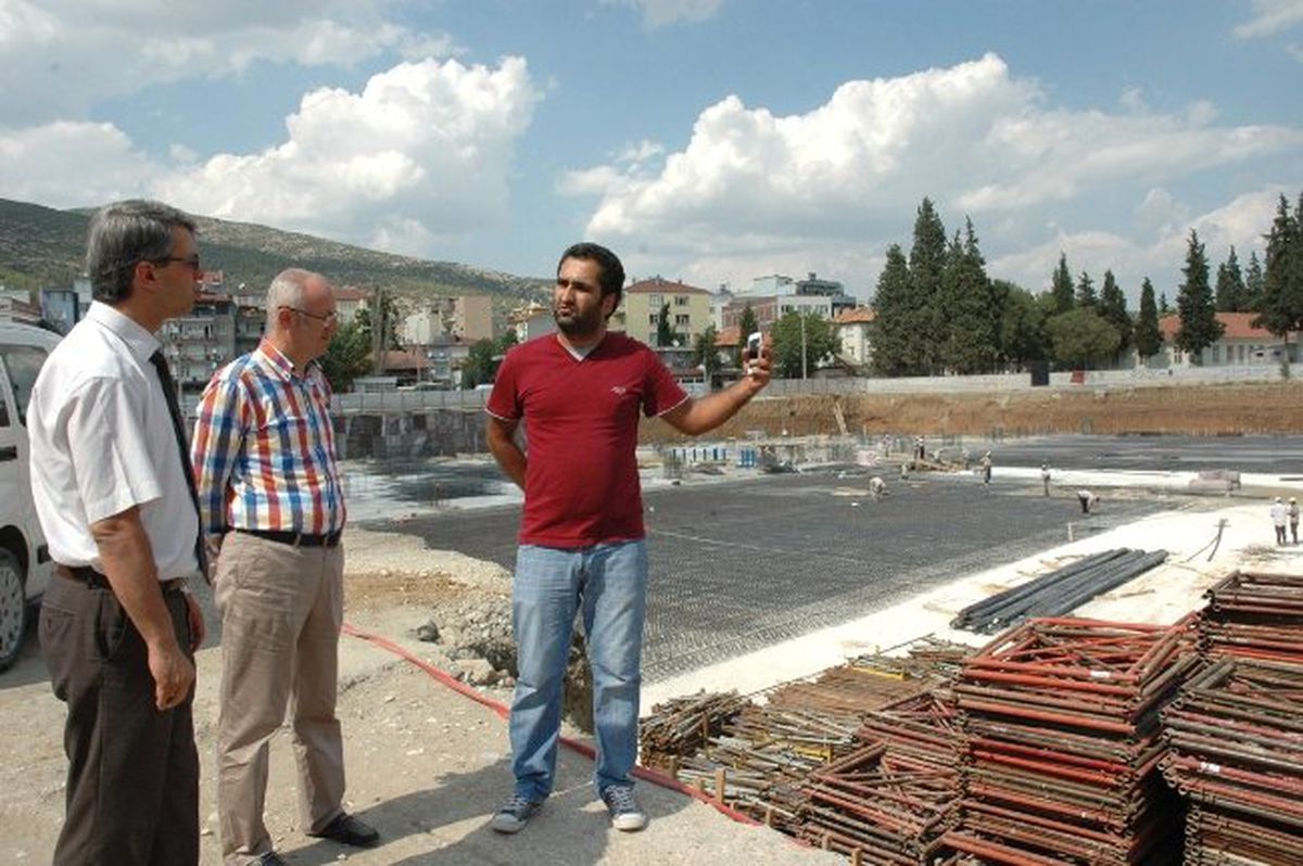 Bucak\'ta Asfalt ve Drenaj Çalışmaları Başladı