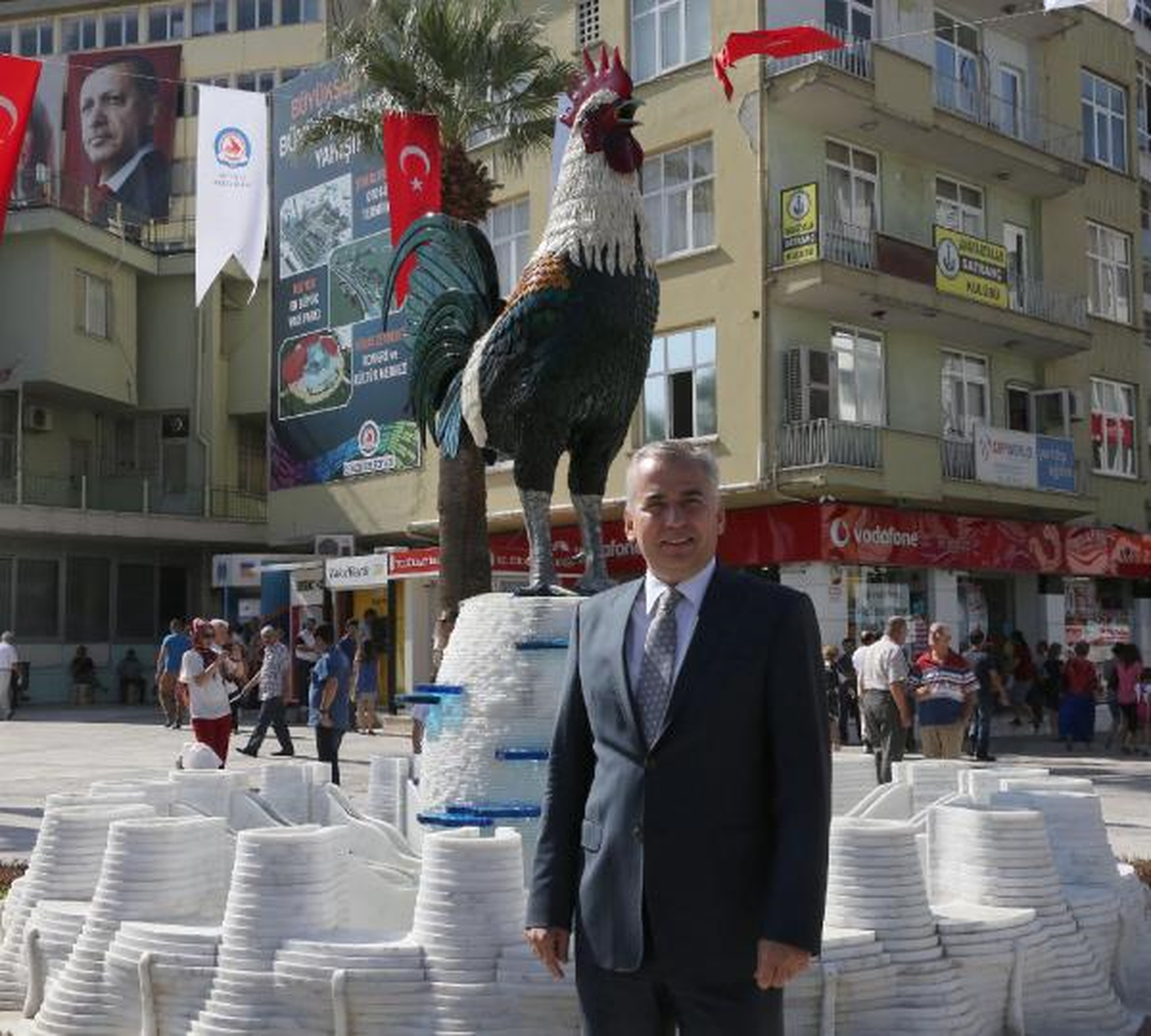 Cam Horoz, İki Saatte Bir Ötecek