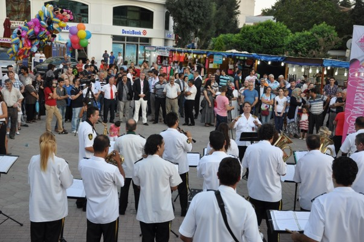 Çatalca Belediyesi 14.Erguvan Festivali Başladı