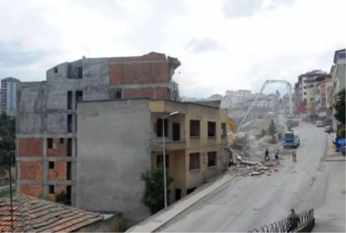 Erdoğdu Yolunda Yıkımlar Devam Ediyor