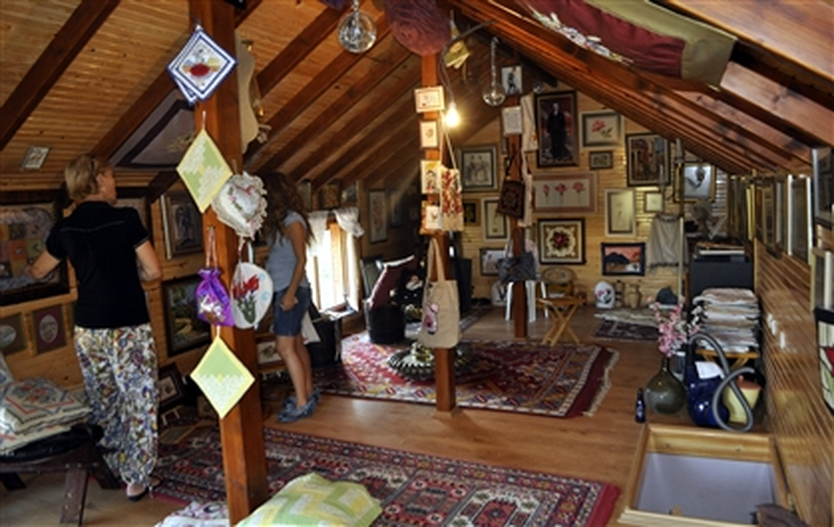 Evinin Çatı Katını "Sanat Evi"Ne Dönüştürdü