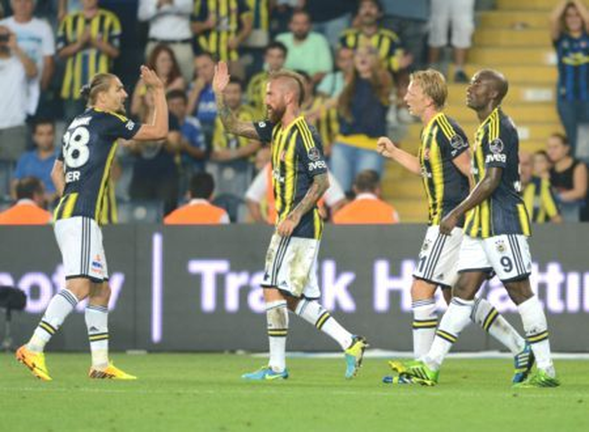 Fenerbahçe, Arsenal Maçı İçin İngiltere\'ye Gitti