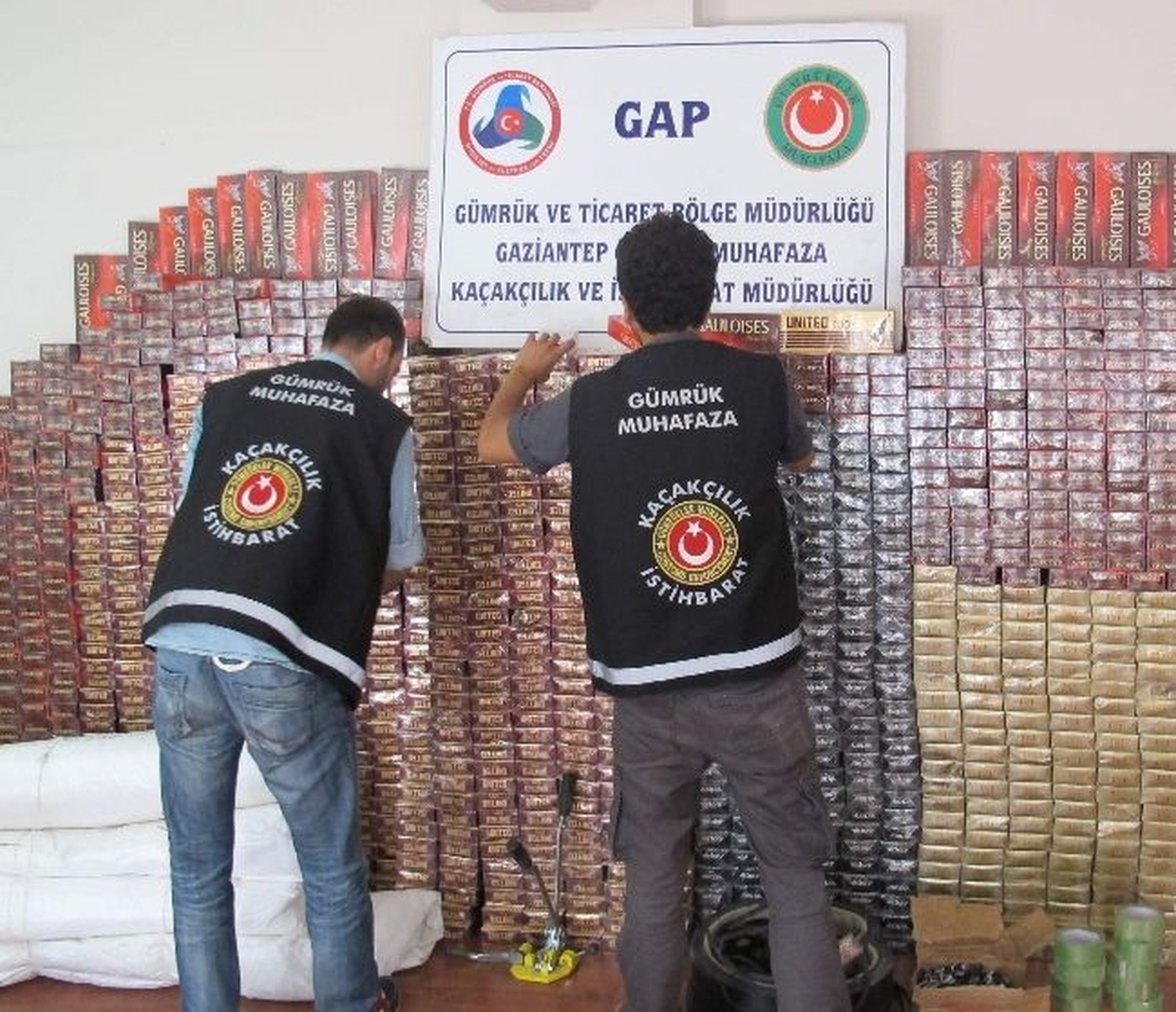 Gaziantep\'te Kaçak Sigara Operasyonu: 3 Gözaltı