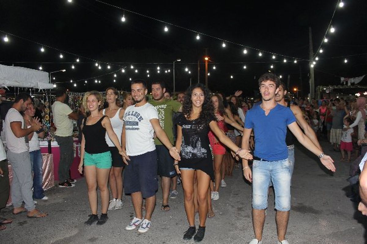 Gençler, Urlalılar\'ı Dansla Fuara Davet Ettiler