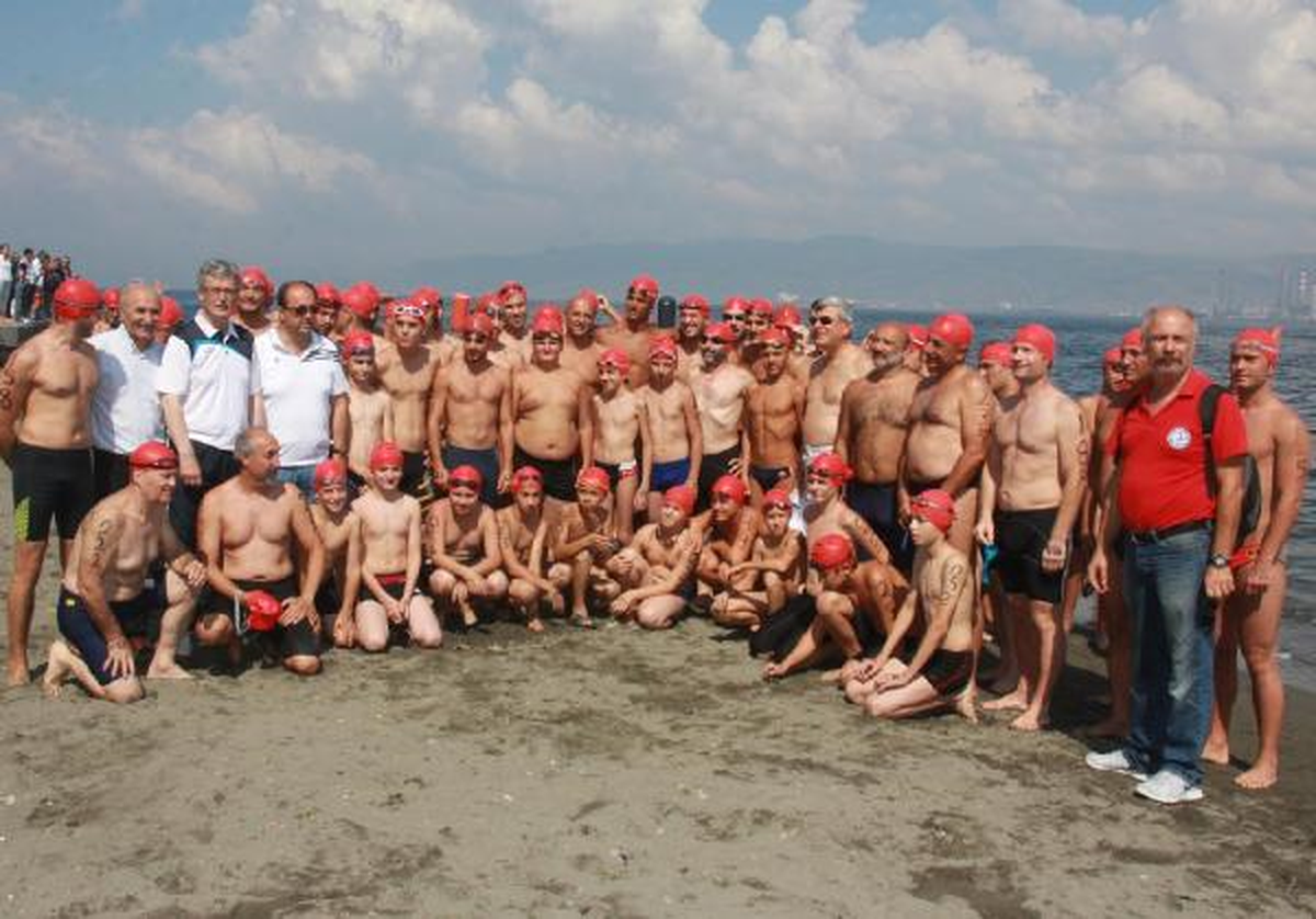 Açık Su Yüzme Yarışlarına 110 Sporcu Katıldı