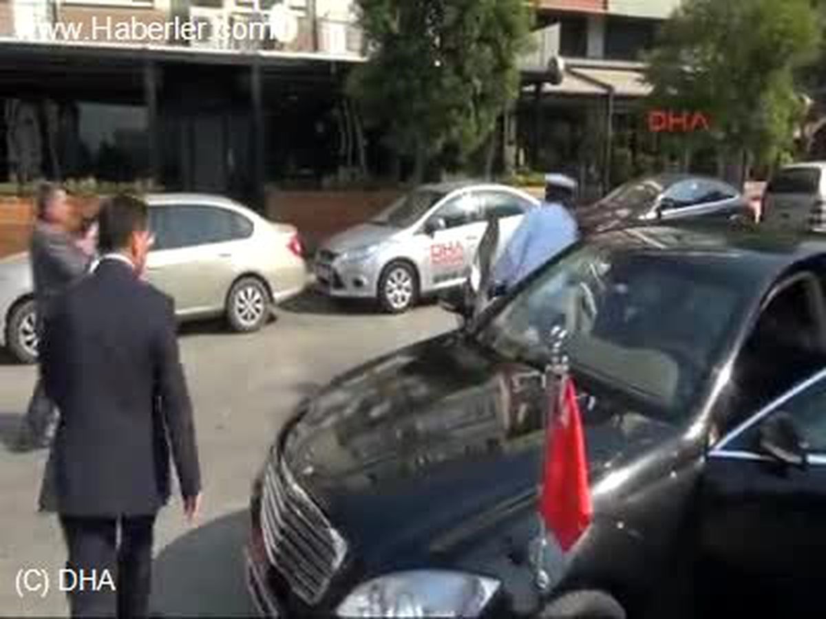 İzmit Yeni Donanma Komutanı Koramiral Veysel Kösele\'den Kocaeli Valisine Nezaket Ziyareti