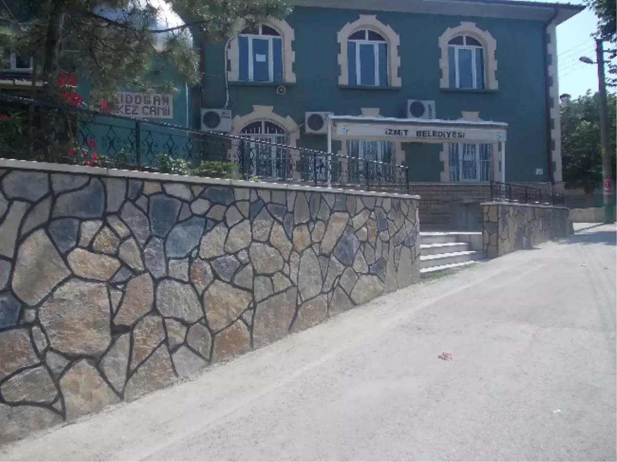 İzmit Yeşil Cami\'ye Belediye Desteği