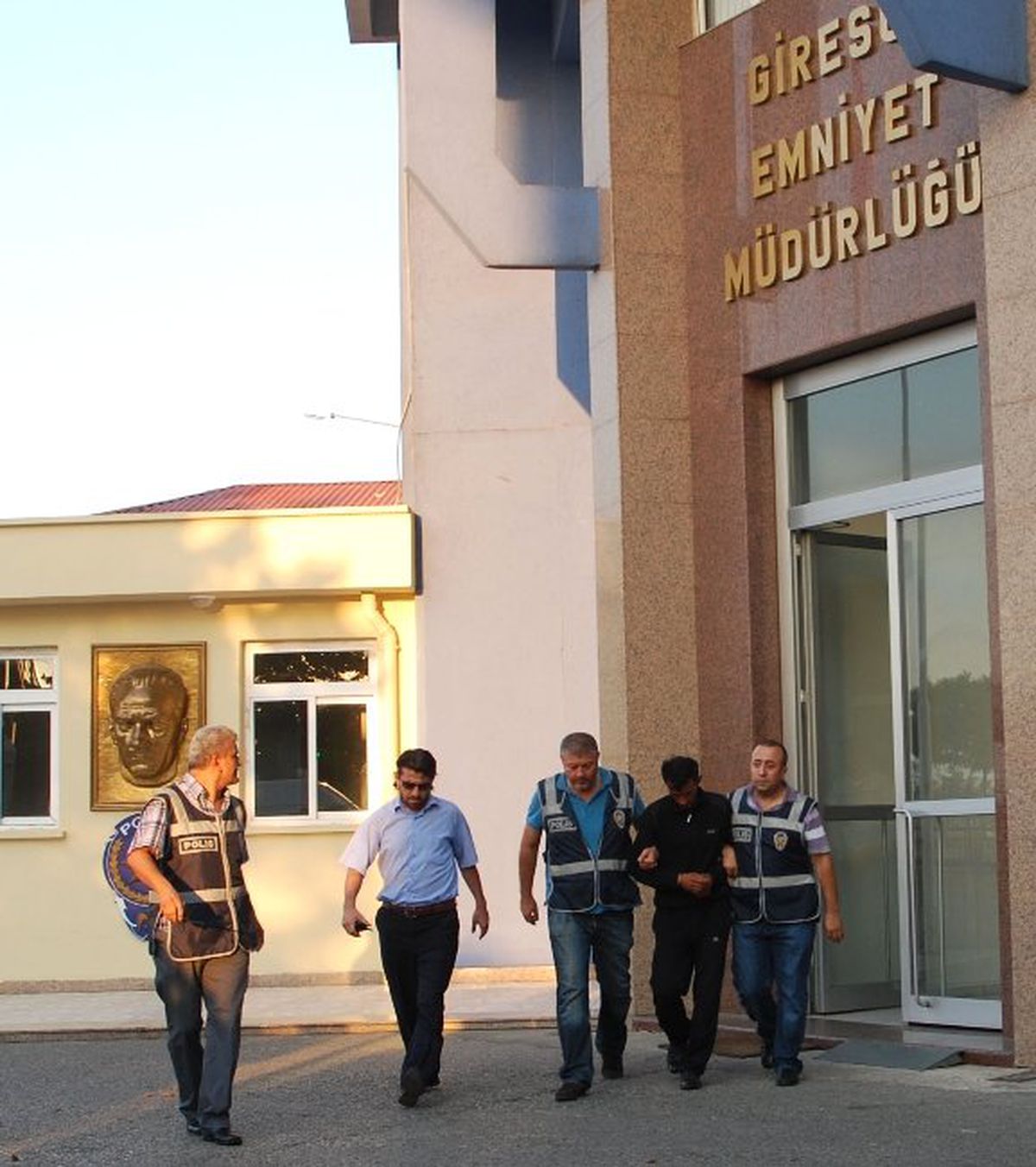 Kadın Memuru Öldüren Zanlılar Yakalandı