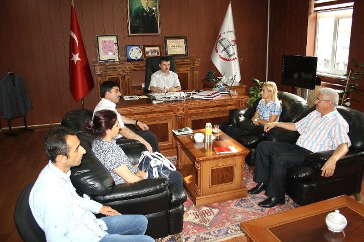 Kızılay Ekibinden Müdür Başak\'a Ziyaret