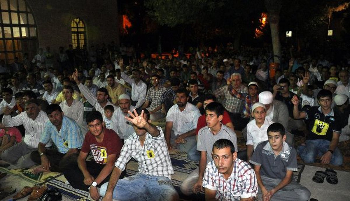 Midyat\'ta Suriye ve Mısır Protestosu