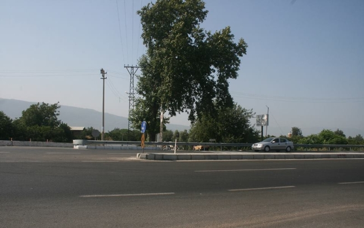 Nazilli Hamzallı Köyü Girişi Trafiği Sıkıntıya Düşürüyor