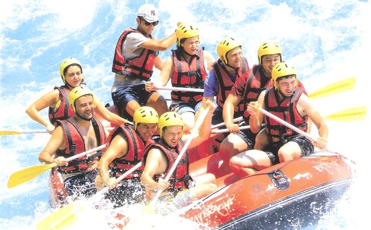 Öğretmenler Köprülü Kanyon\'da Rafting Yaptı