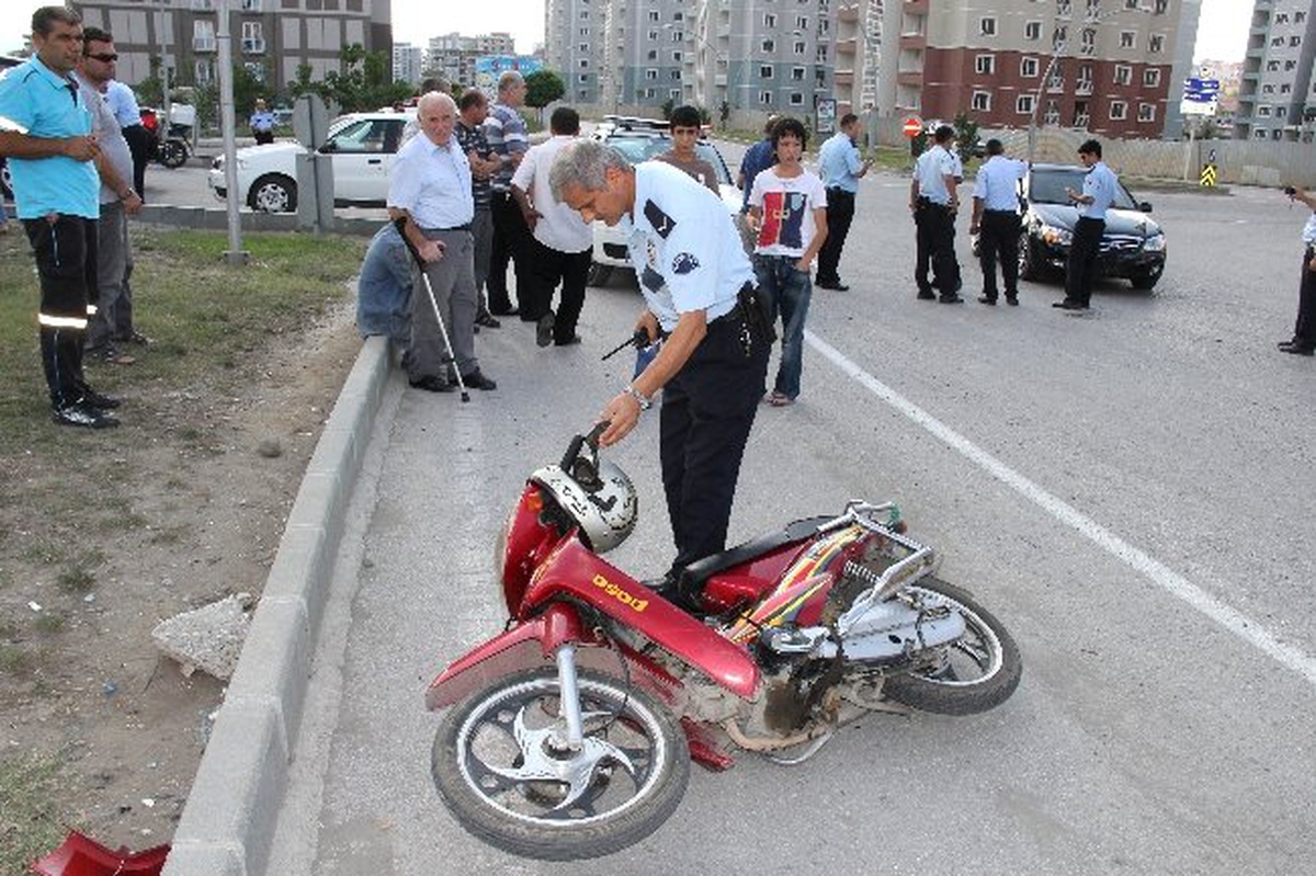 Otomobil Motosiklete Çarptı: 1 Yaralı