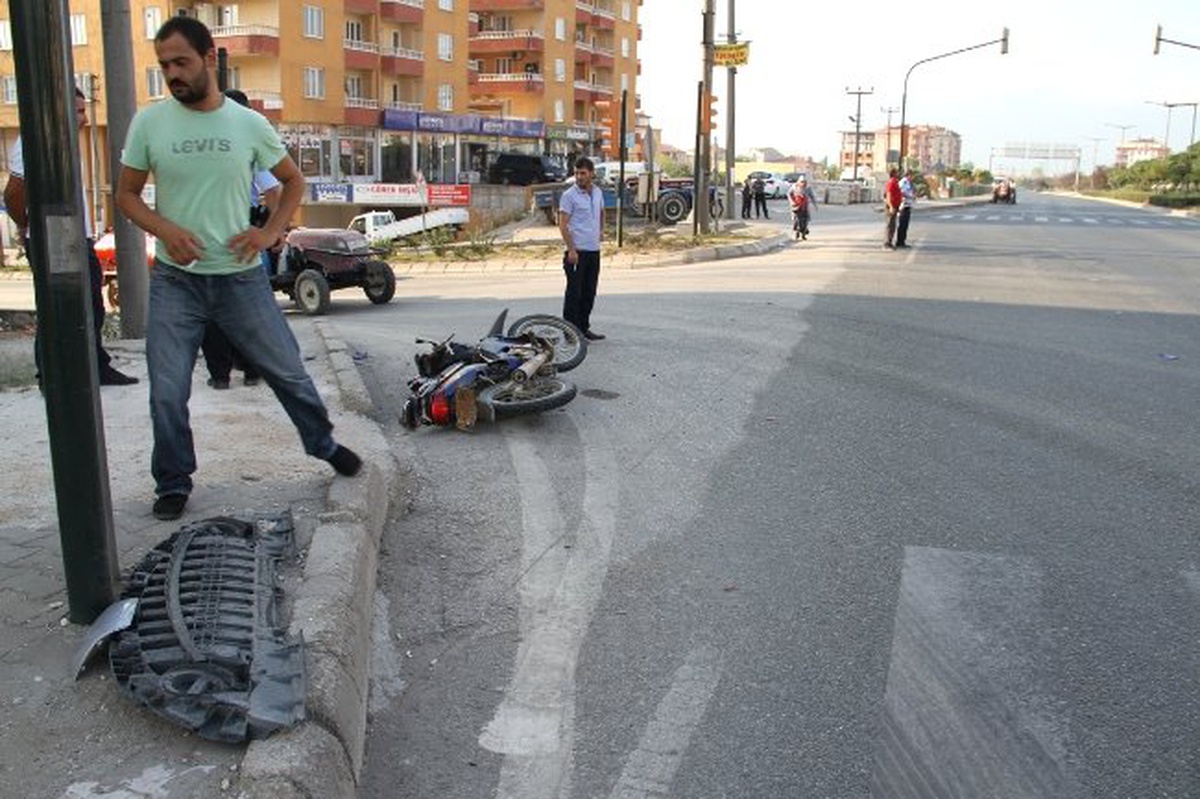 Otomobille Motosiklet Çarpıştı: 1 Yaralı