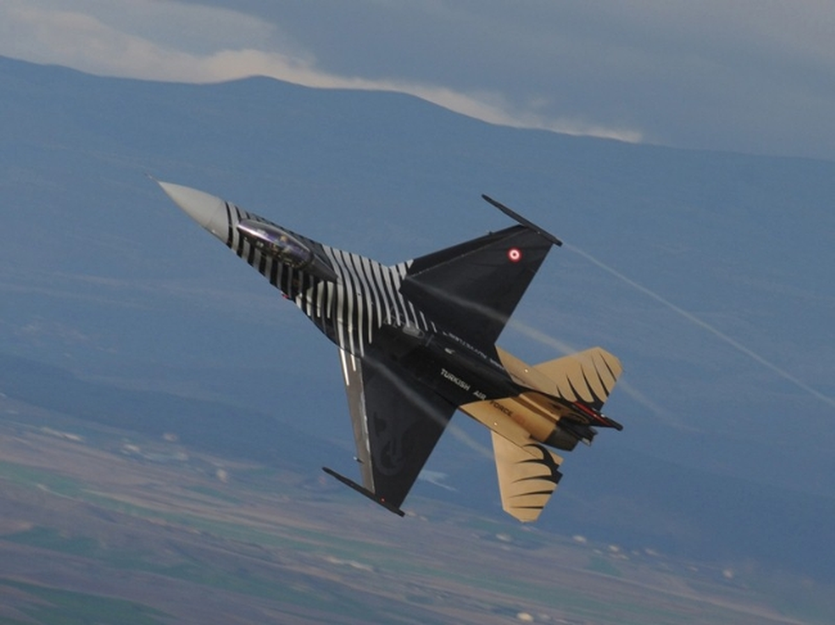 Solo Türk Polonya Semalarında