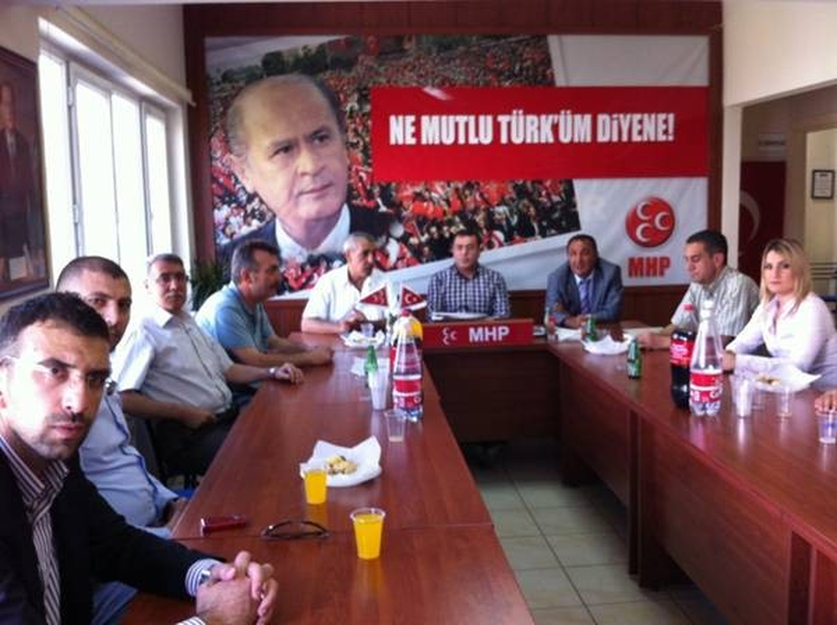 Taş Medreseliler MHP Eskişehir İl Başkanlığı\'nı Ziyaret Etti