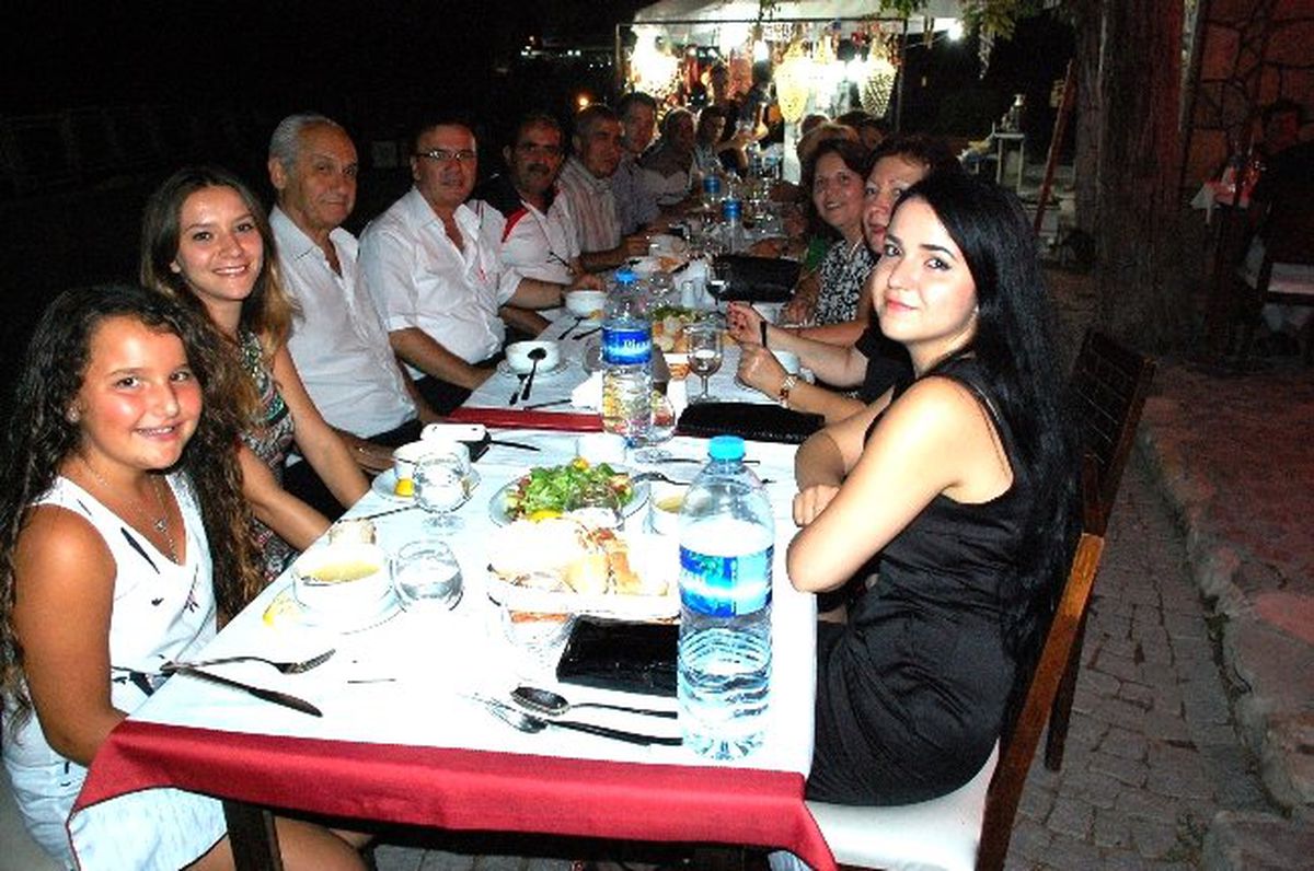 Tayini Çıkan Mal Müdürüne Eskişehirli Hemşerilerinden Veda Yemeği