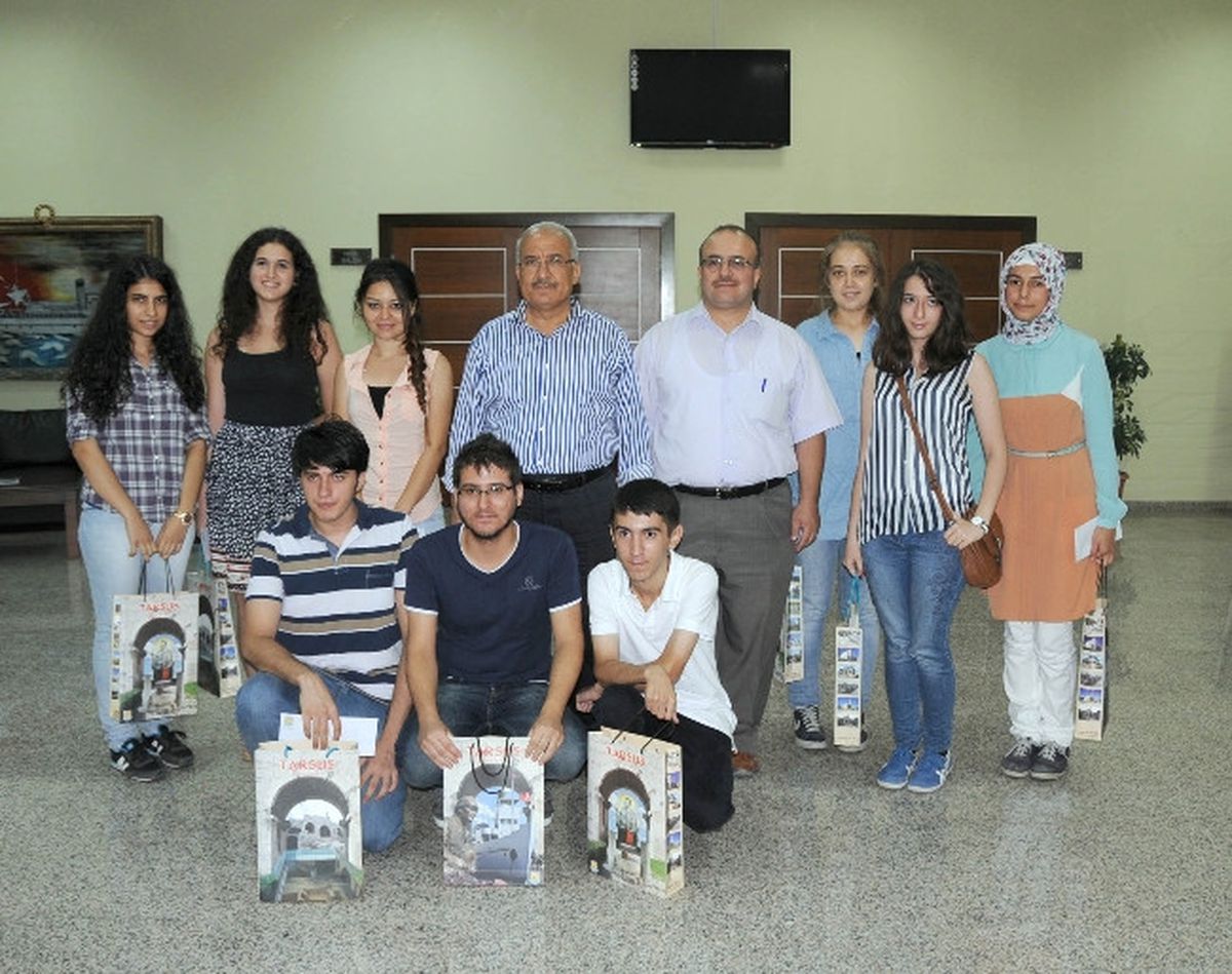 Üniversite Sınavlarında İlk 500\'e Giren Öğrenciler Ödüllendirildi