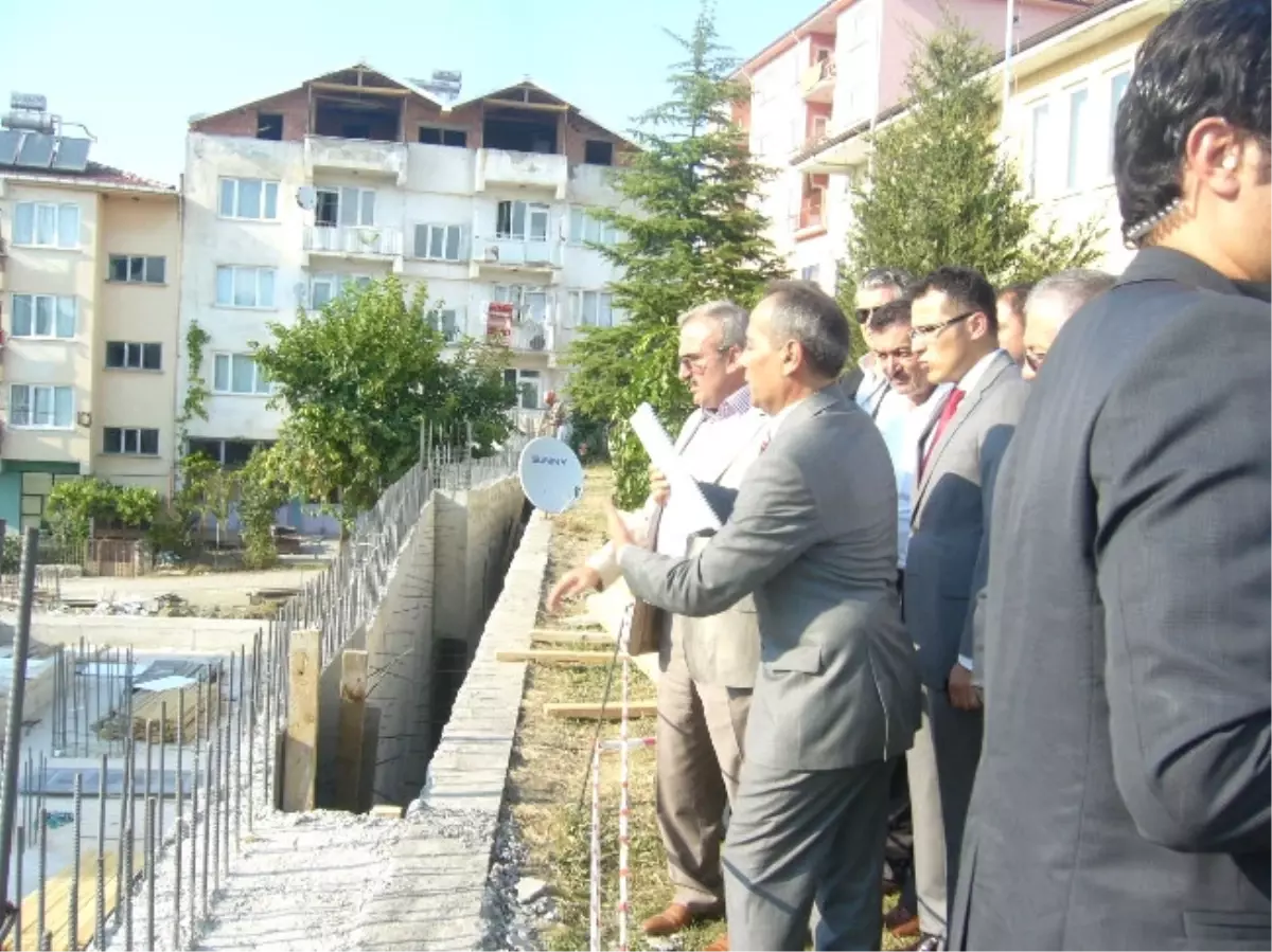 Vali Karaloğlu Harmancık\'ta Düğüne Katıldı