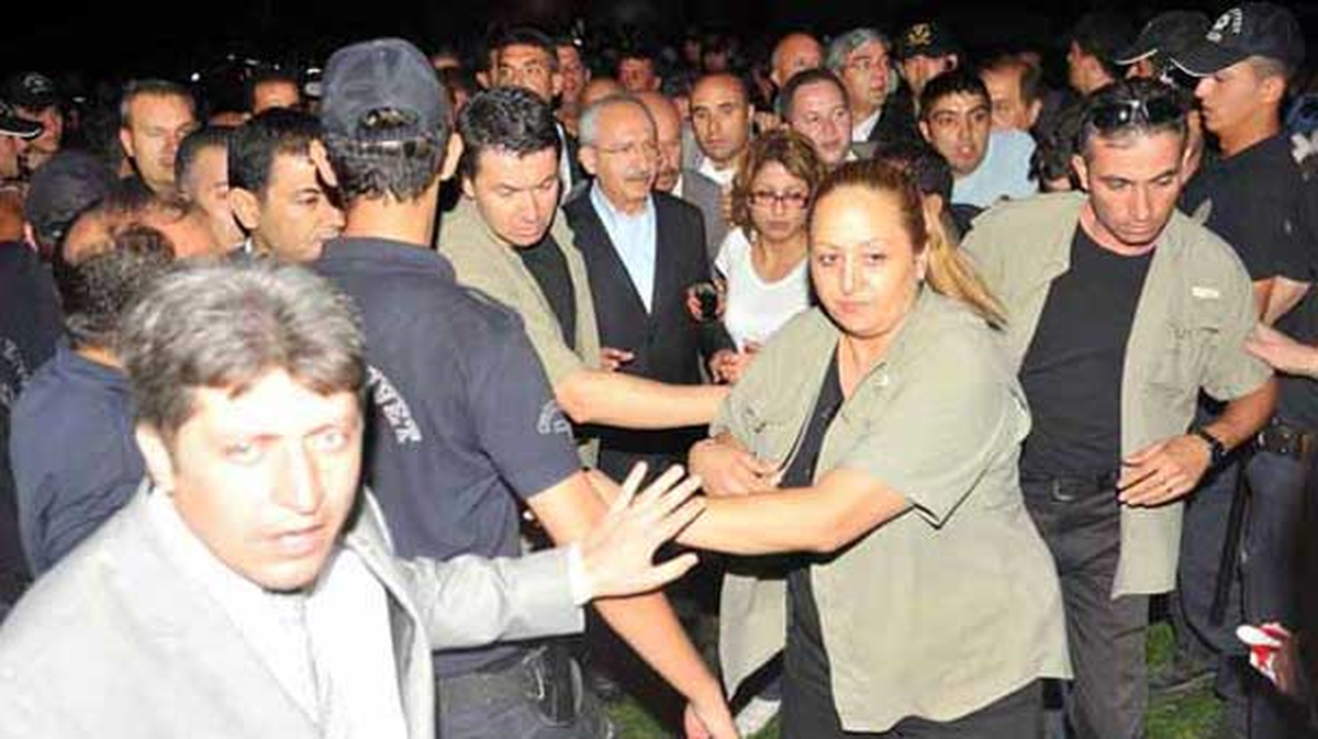 Zafer Kutlamasında AKP-CHP Gerginliği !
