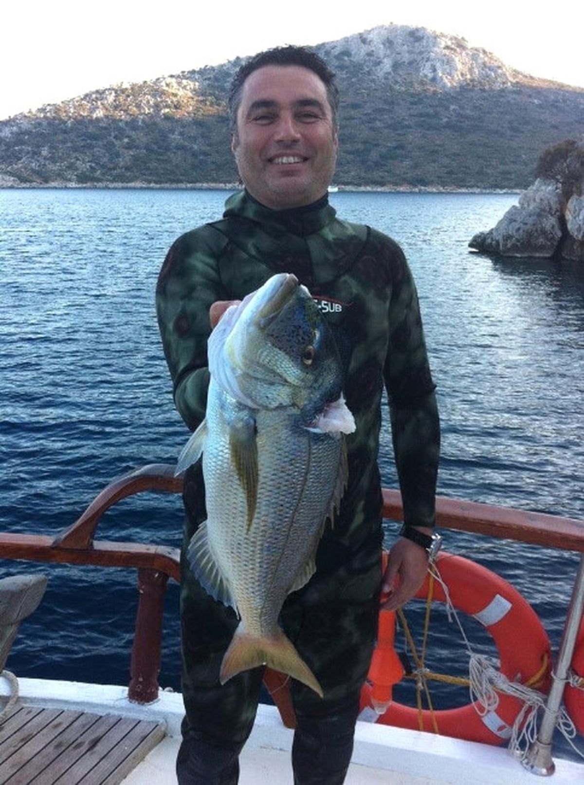 Zıpkınla Balık Avlarken Vurgun Yedi